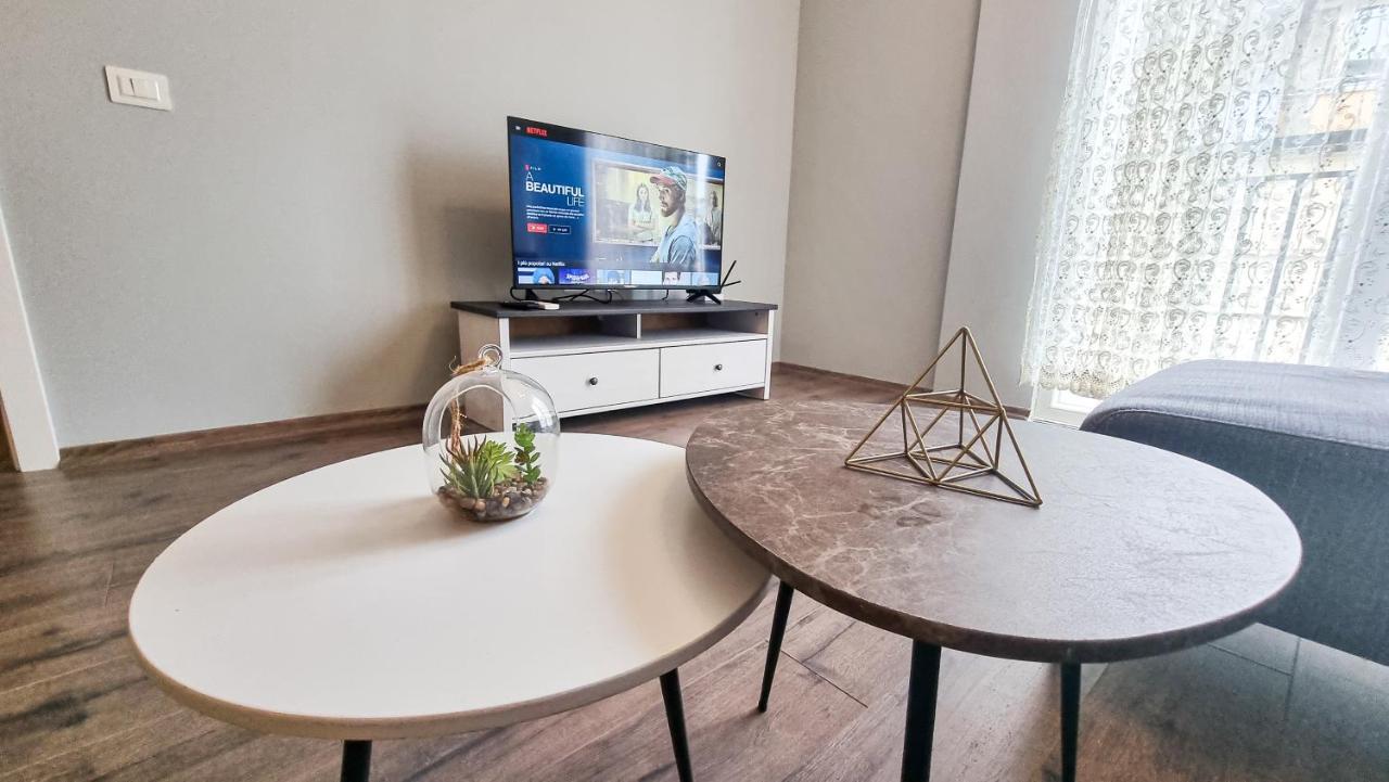 New Bazaar 1Bd Modern Apartment Tirana Eksteriør billede